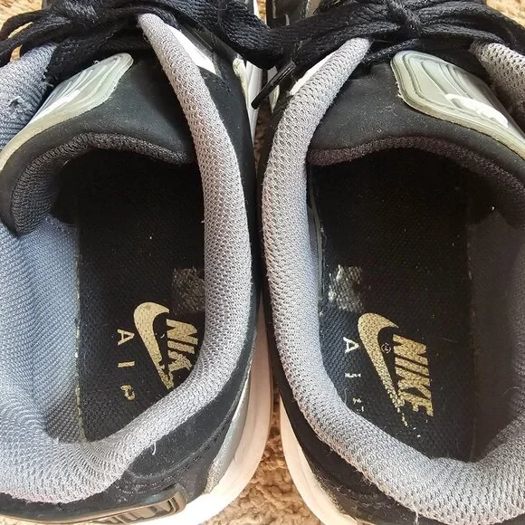 Nike Air Monarch IV Mens 9.5 Black White Training Shoes Sneakers BV1171-001 - Picture 4 of 9